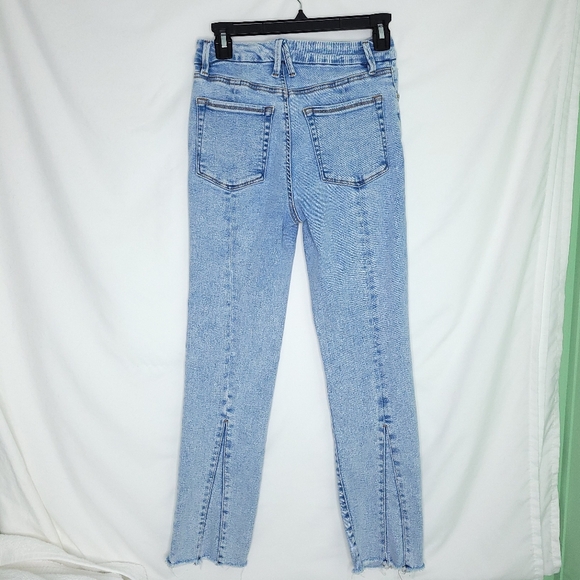 GOOD AMERICAN Women's Light Wash Raw Hem Straight Leg Jeans Size 4 - Picture 15 of 15